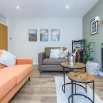 Pass The Keys Family Friendly In Baildon Court-free Parking 公寓