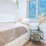 公寓 Pass The Keys Family Friendly In Baildon Court-free Parking