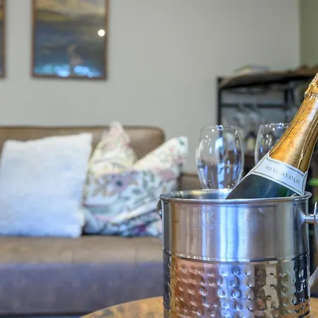 Apartment Pass The Keys Family Friendly In Baildon Court-free Parking