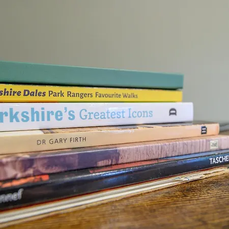 Pass The Keys Family Friendly In Baildon Court-free Parking *