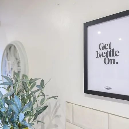 Apartment Pass The Keys Family Friendly In Baildon Court-free Parking