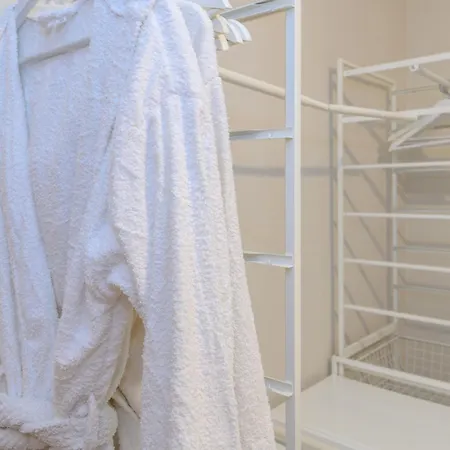 Pass The Keys Family Friendly In Baildon Court-free Parking Apartment