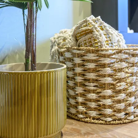 Pass The Keys Family Friendly In Baildon Court-free Parking Apartment *