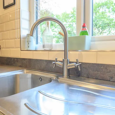 Pass The Keys Family Friendly In Baildon Court-free Parking