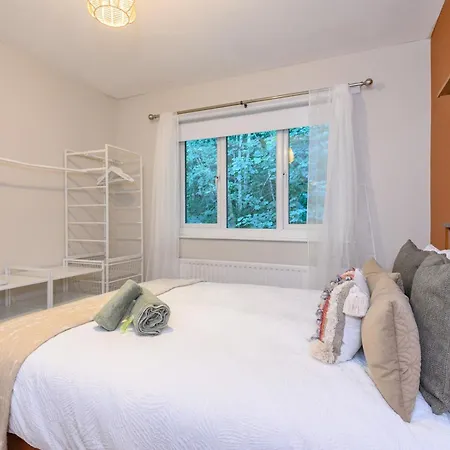 Apartment Pass The Keys Family Friendly In Baildon Court-free Parking *