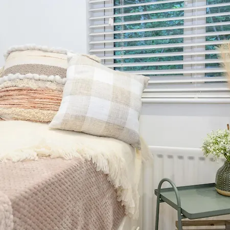 Apartment Pass The Keys Family Friendly In Baildon Court-free Parking Bradford (West Yorkshire)