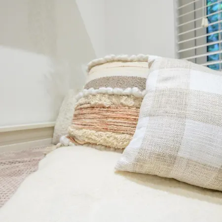 Pass The Keys Family Friendly In Baildon Court-free Parking Apartment Bradford (West Yorkshire)