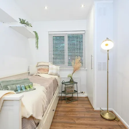 Apartment Pass The Keys Family Friendly In Baildon Court-free Parking Bradford (West Yorkshire)