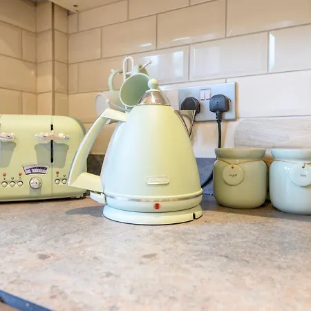 Pass The Keys Family Friendly In Baildon Court-free Parking Bradford (West Yorkshire)