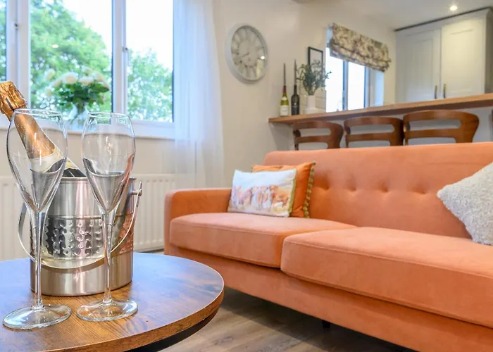 Pass The Keys Family Friendly In Baildon Court-free Parking *