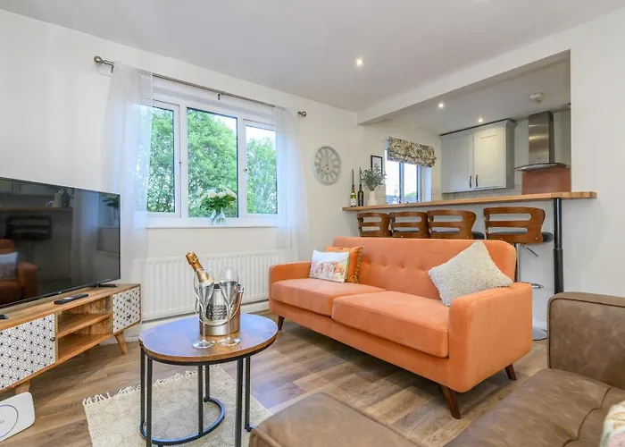 Pass The Keys Family Friendly In Baildon Court-free Parking * Bradford (West Yorkshire)