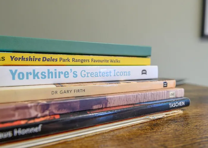 Pass The Keys Family Friendly In Baildon Court-free Parking *