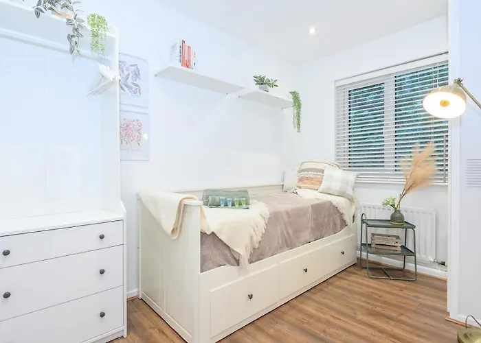 Apartment Pass The Keys Family Friendly In Baildon Court-free Parking *