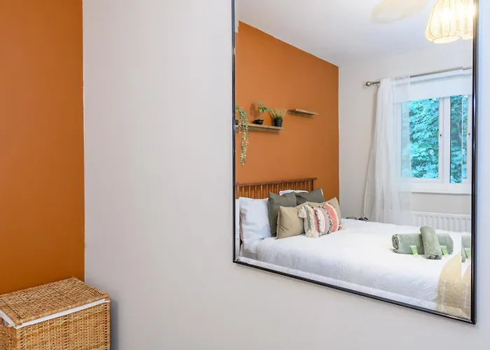 Pass The Keys Family Friendly In Baildon Court-free Parking Apartment