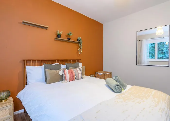 Pass The Keys Family Friendly In Baildon Court-free Parking Bradford (West Yorkshire)