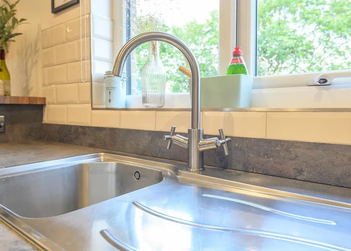 Pass The Keys Family Friendly In Baildon Court-free Parking