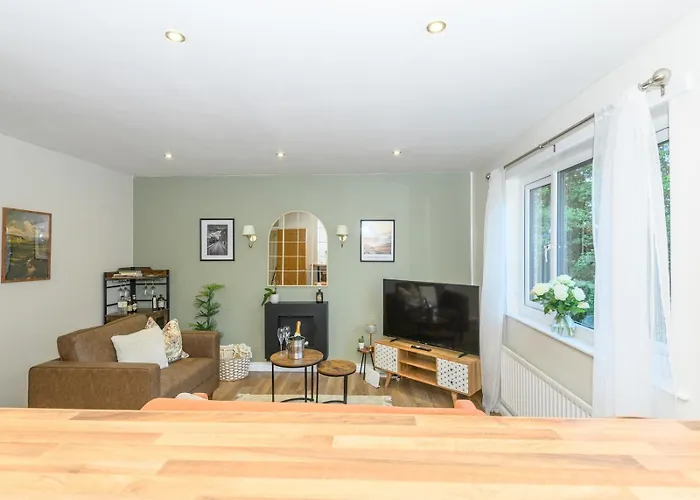 Pass The Keys Family Friendly In Baildon Court-free Parking *