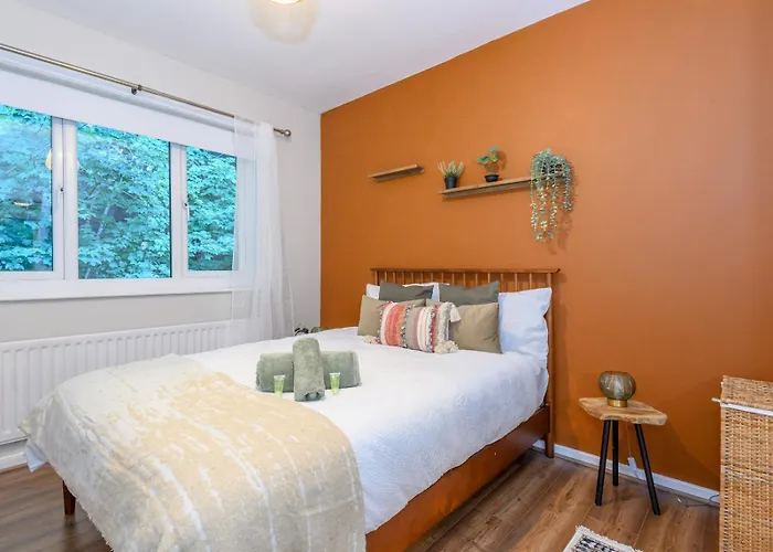 Pass The Keys Family Friendly In Baildon Court-free Parking