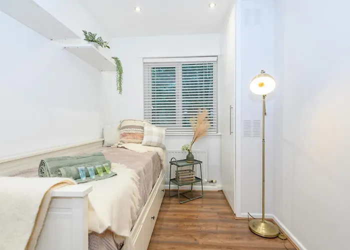 Apartment Pass The Keys Family Friendly In Baildon Court-free Parking Bradford (West Yorkshire)