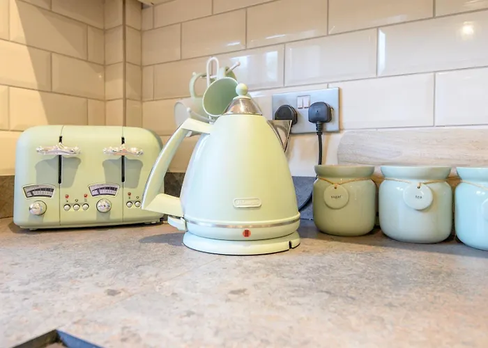 Pass The Keys Family Friendly In Baildon Court-free Parking Bradford (West Yorkshire)