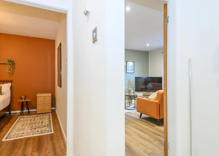 Pass The Keys Family Friendly In Baildon Court-free Parking * Bradford (West Yorkshire)