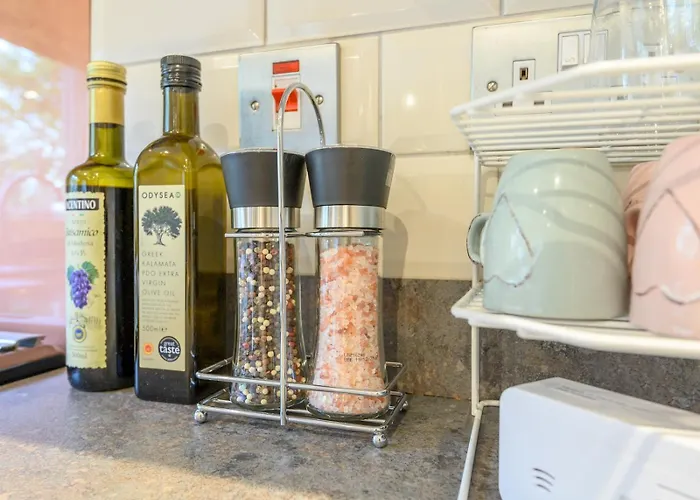 Pass The Keys Family Friendly In Baildon Court-free Parking Apartment Bradford (West Yorkshire)